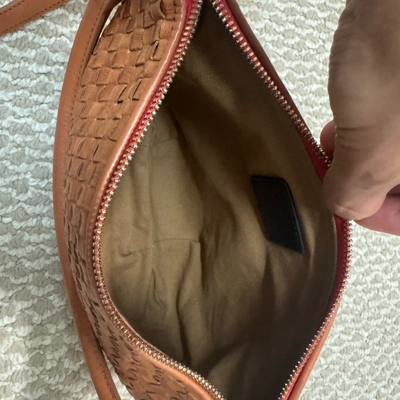 Clare v petit moyen Woven Tan Leather bag - Picture 8 of 10